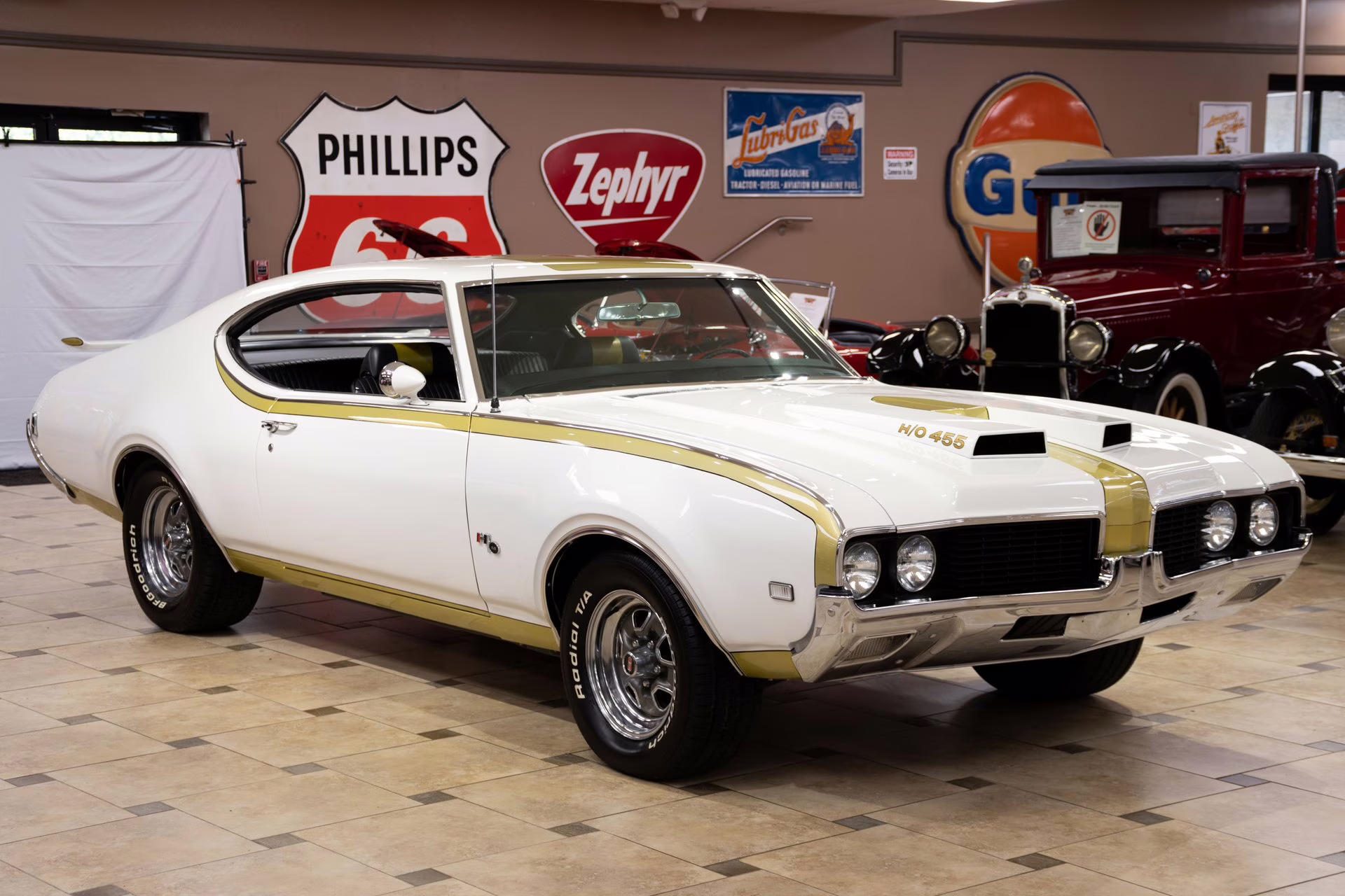 1969 Cameo White/Firefrost Gold Oldsmobile 442