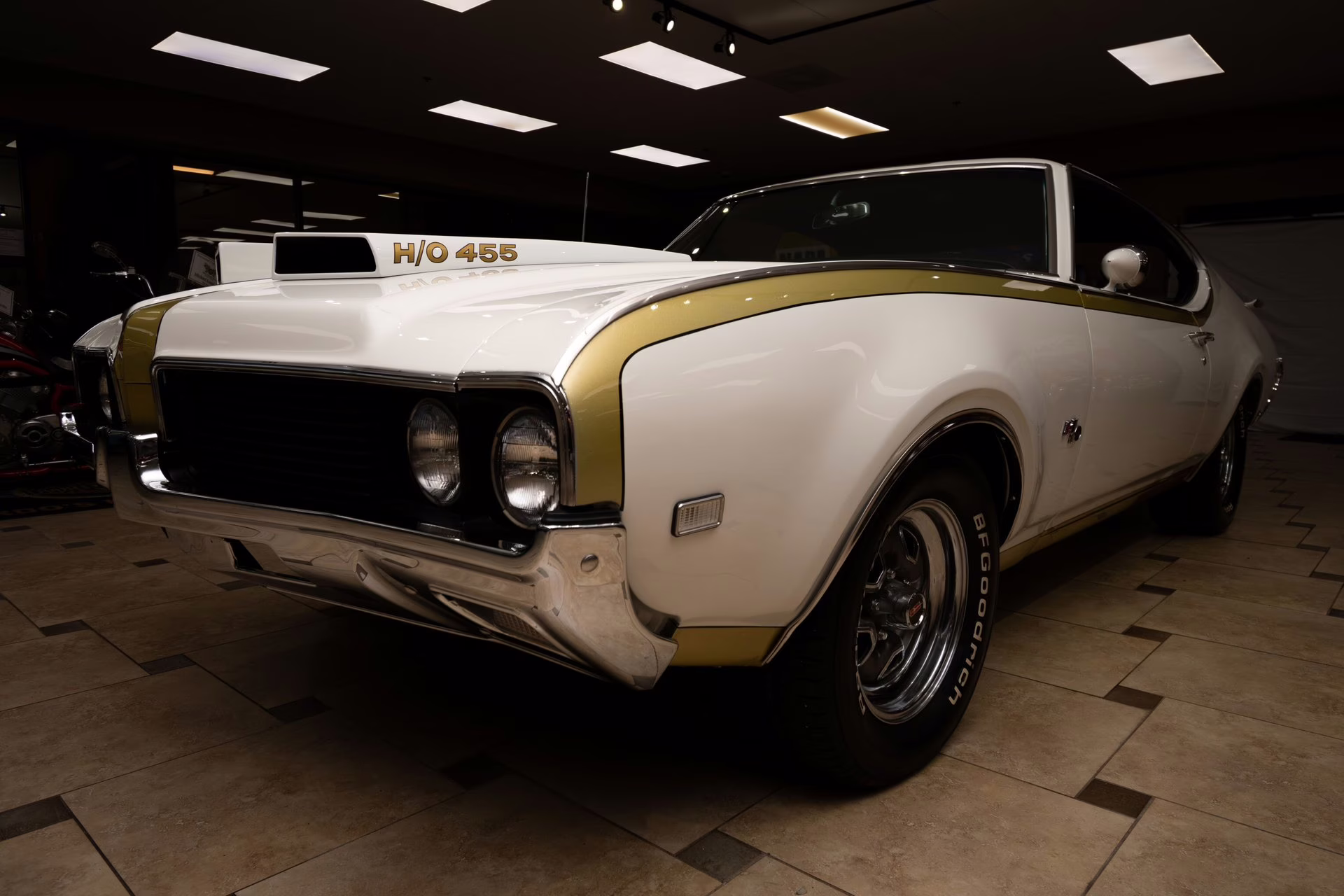 1969 Cameo White/Firefrost Gold Oldsmobile 442