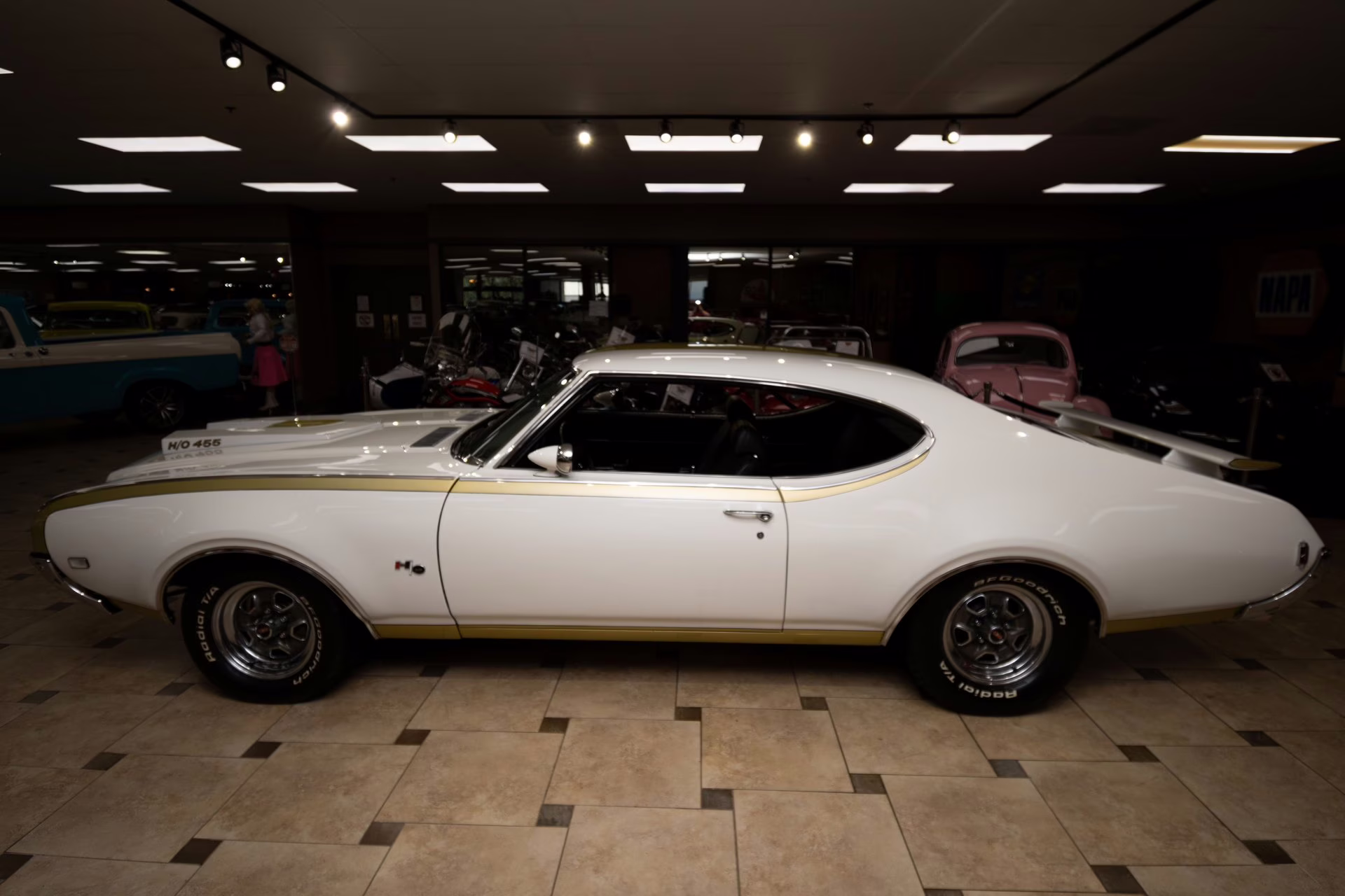 1969 Cameo White/Firefrost Gold Oldsmobile 442