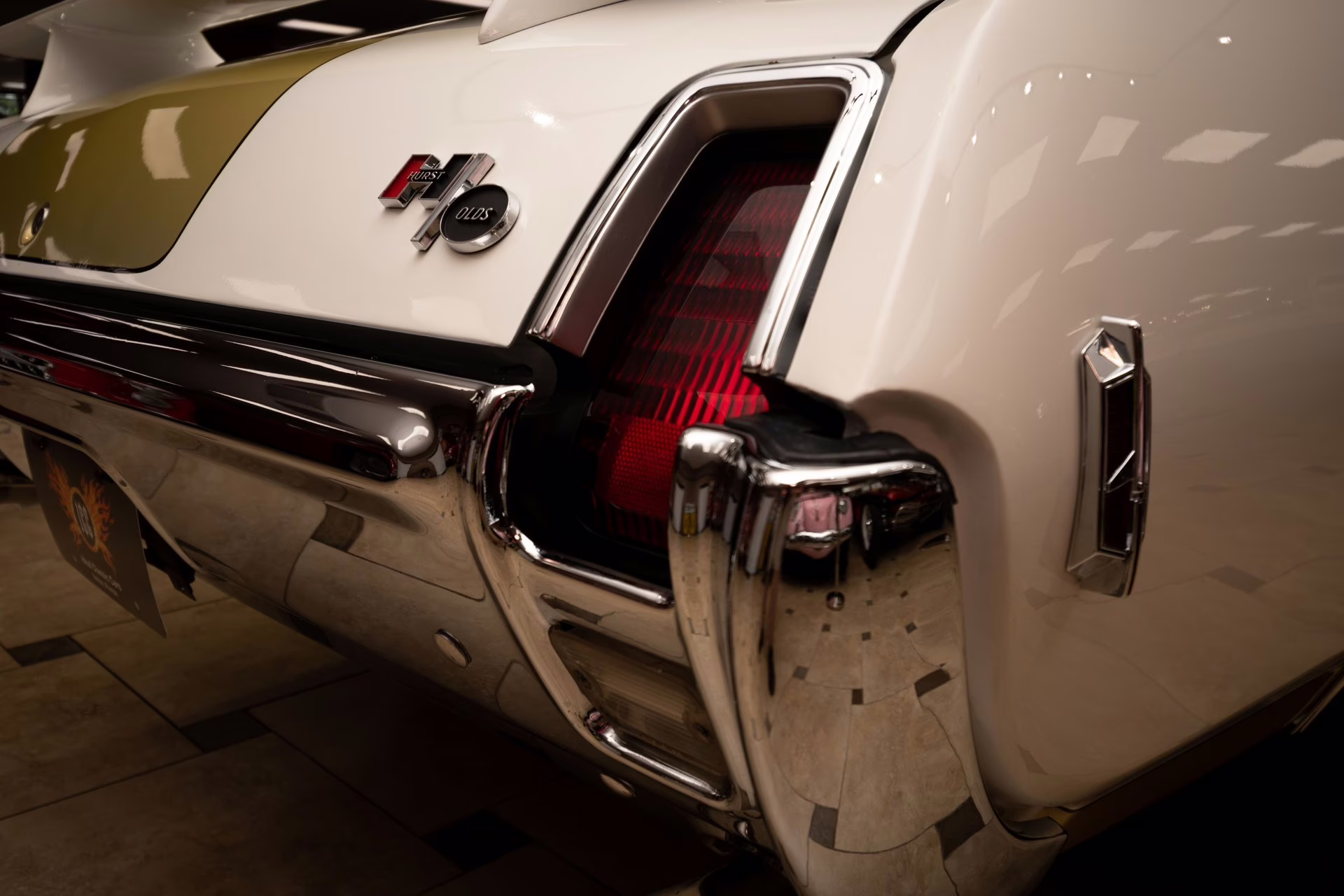 1969 Cameo White/Firefrost Gold Oldsmobile 442