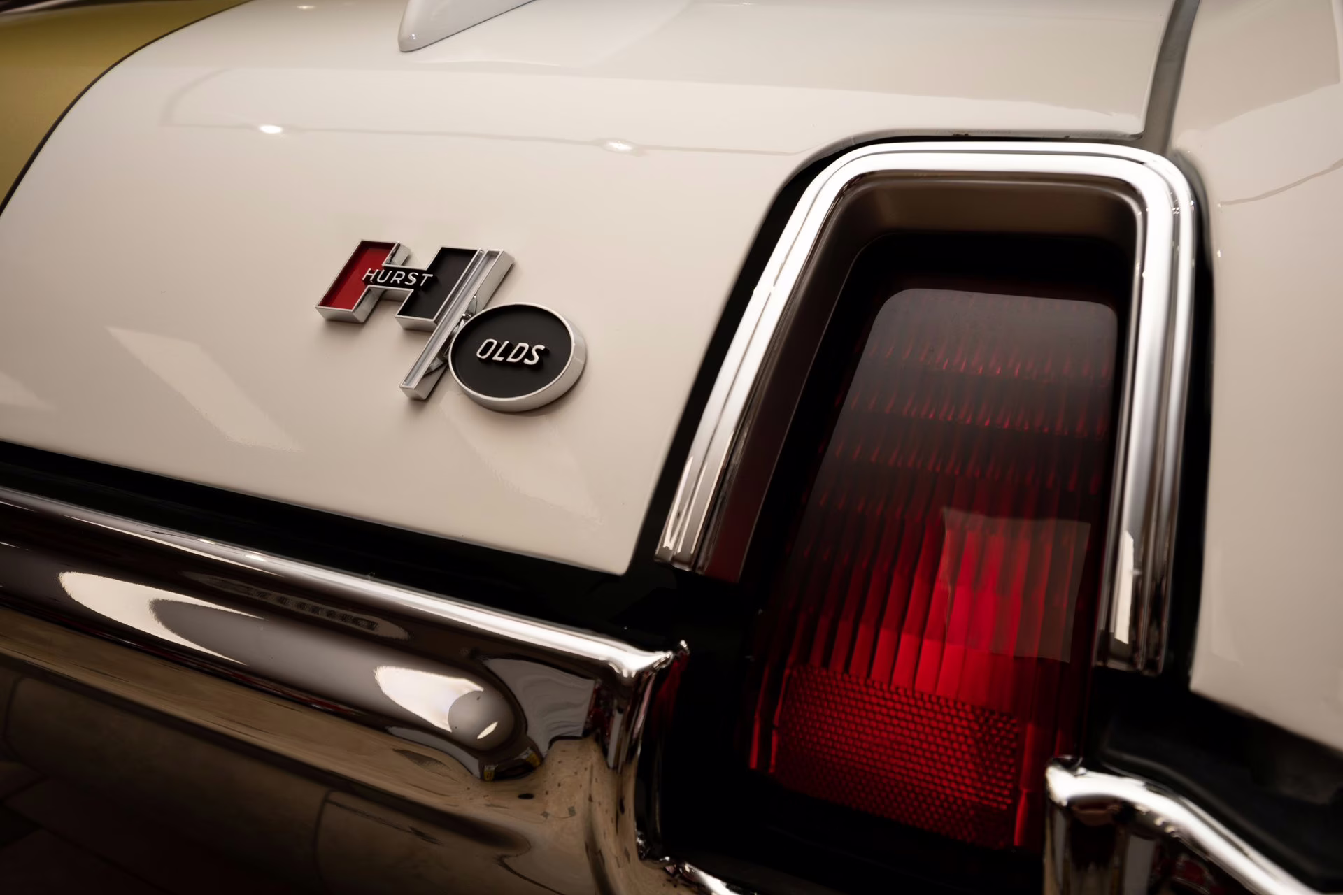 1969 Cameo White/Firefrost Gold Oldsmobile 442