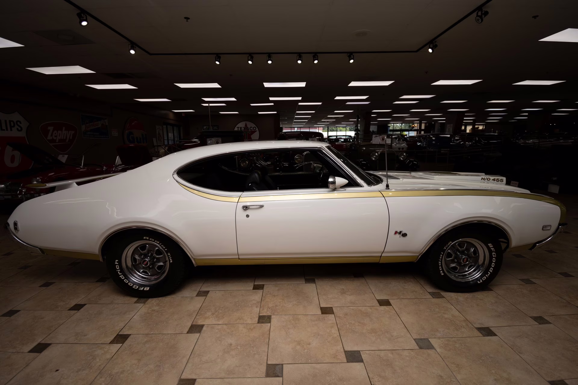 1969 Cameo White/Firefrost Gold Oldsmobile 442
