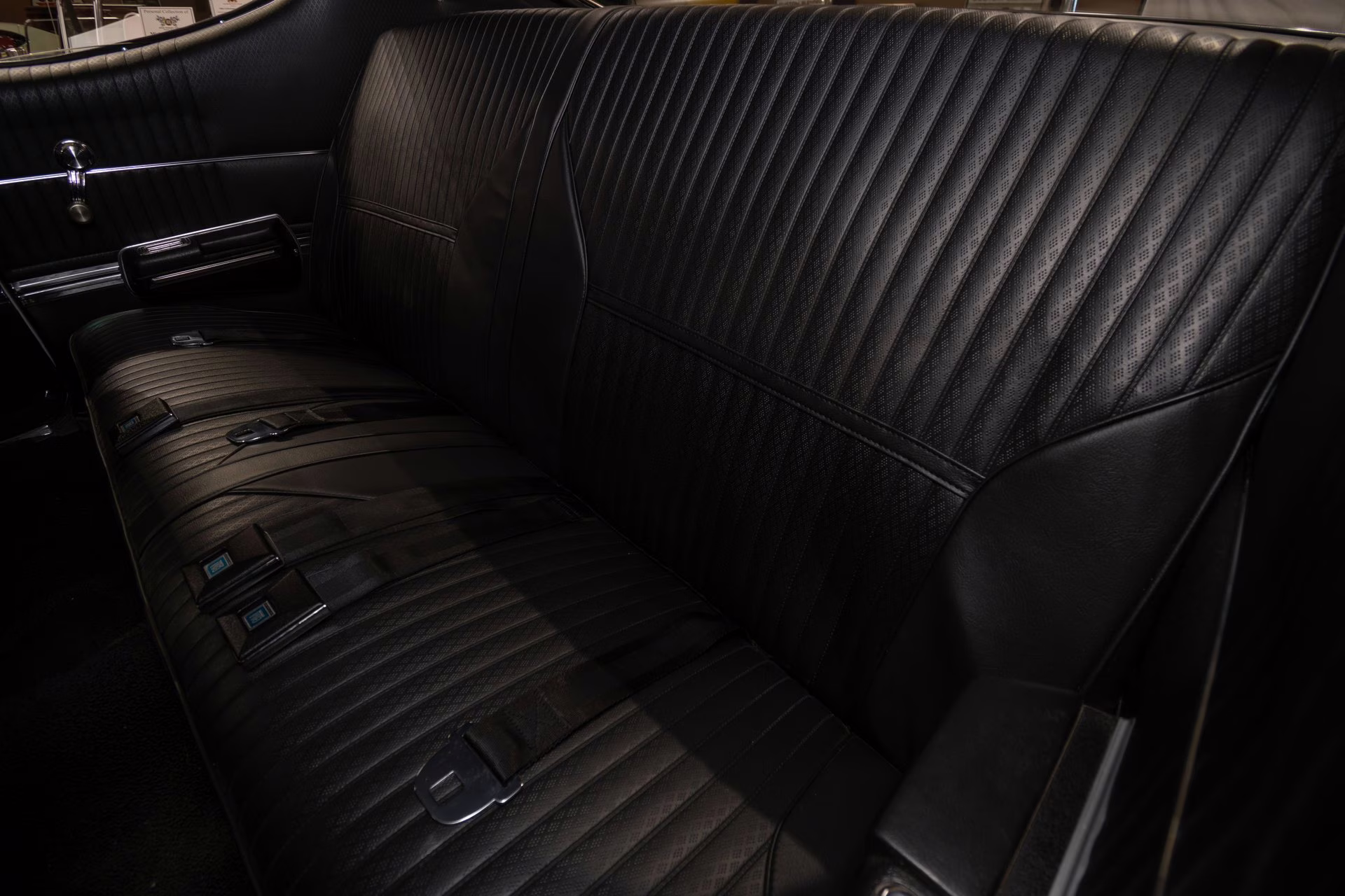 1969 Cameo White/Firefrost Gold Oldsmobile 442