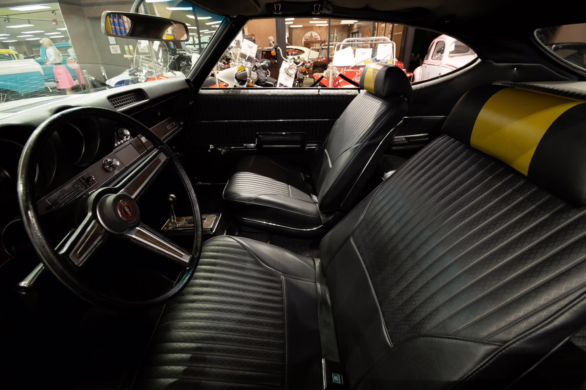 1969 Cameo White/Firefrost Gold Oldsmobile 442