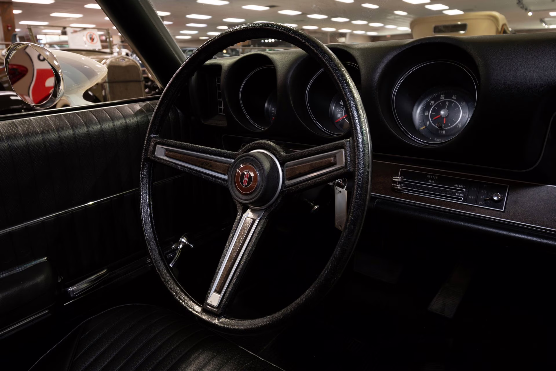 1969 Cameo White/Firefrost Gold Oldsmobile 442