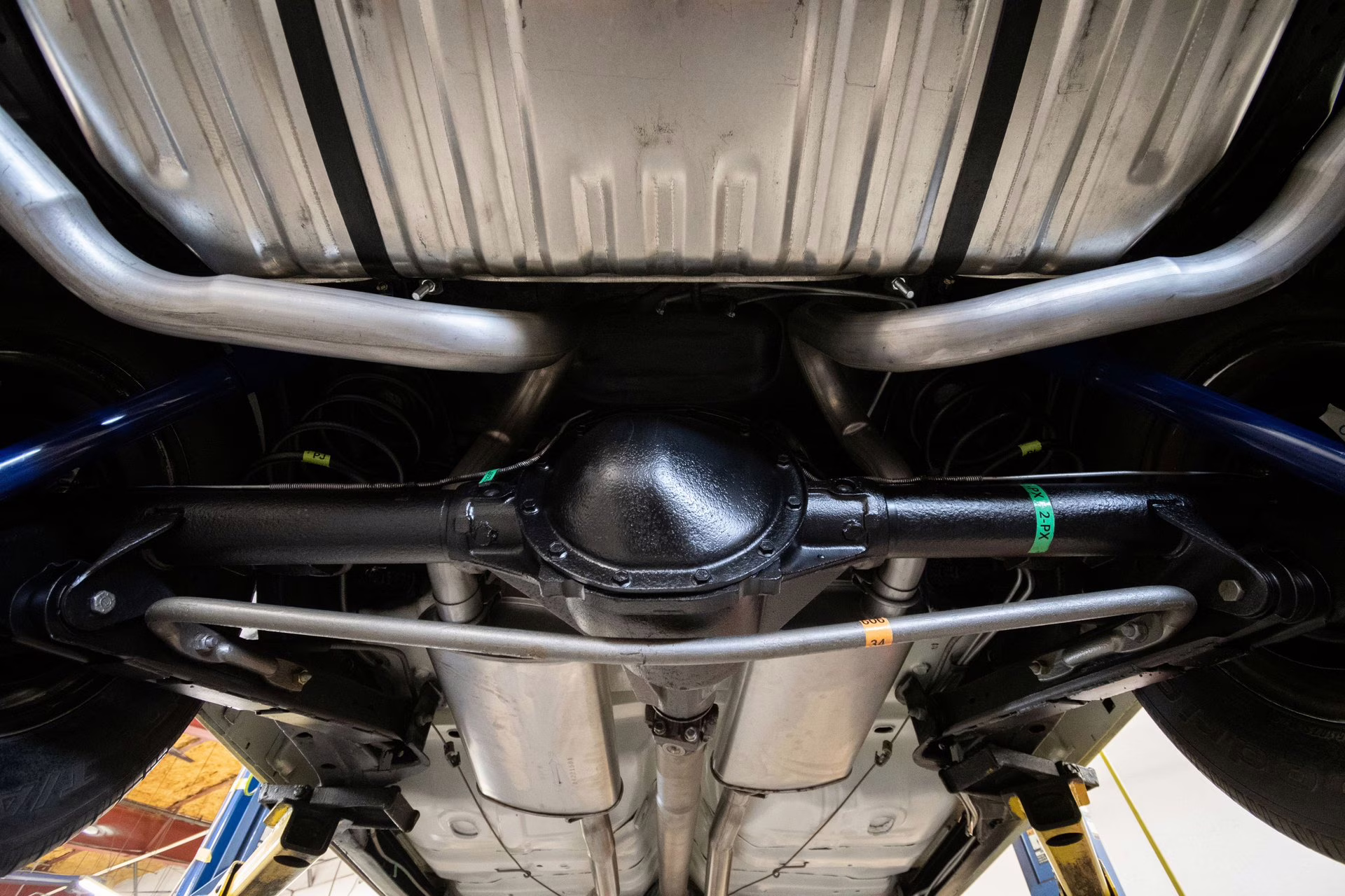 1969 Cameo White/Firefrost Gold Oldsmobile 442