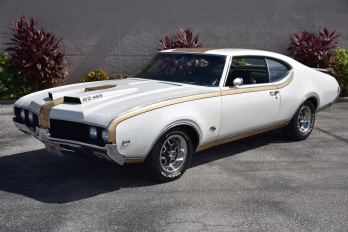 1969 White Oldsmobile 442 Coupe