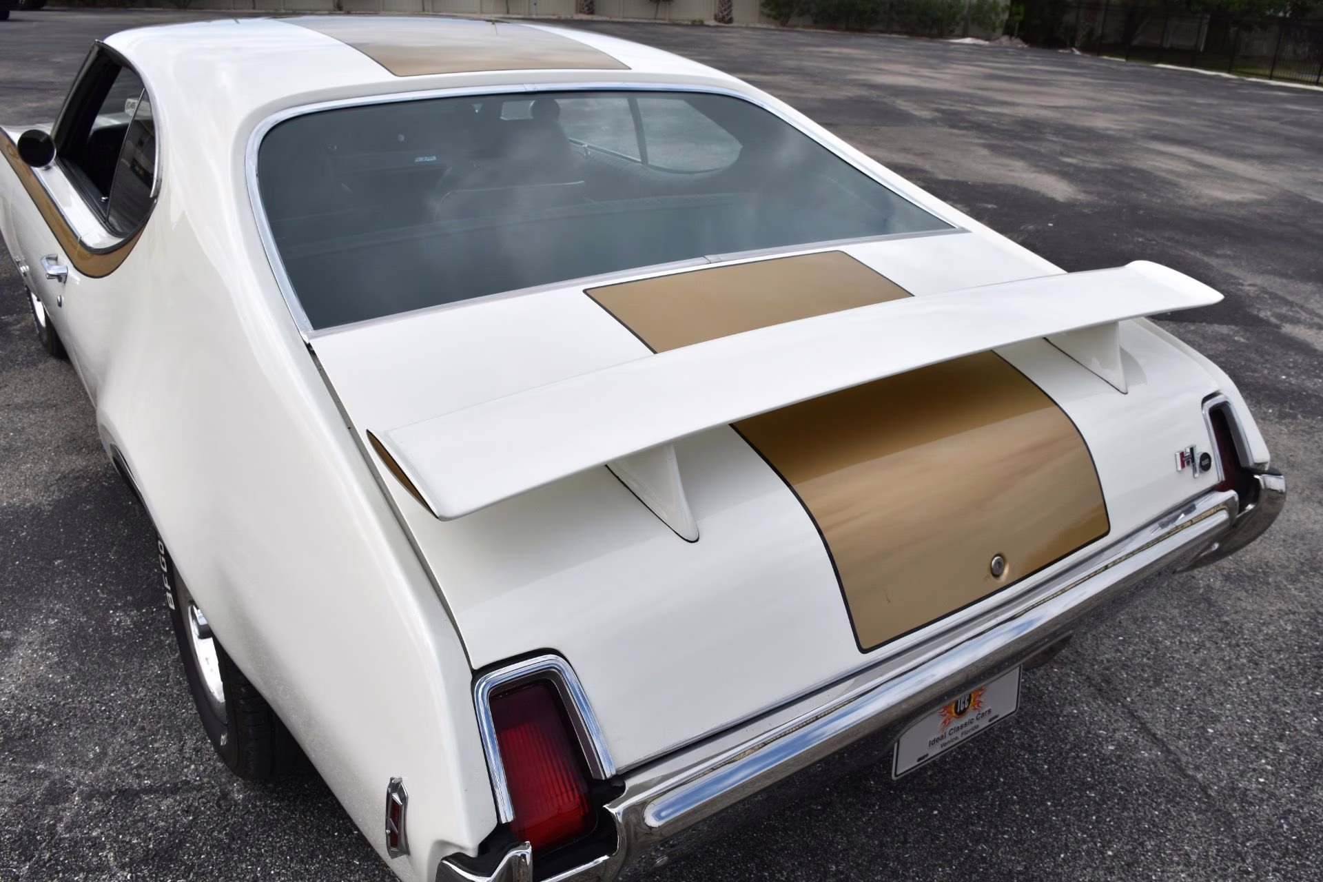 1969 White Oldsmobile 442 Coupe