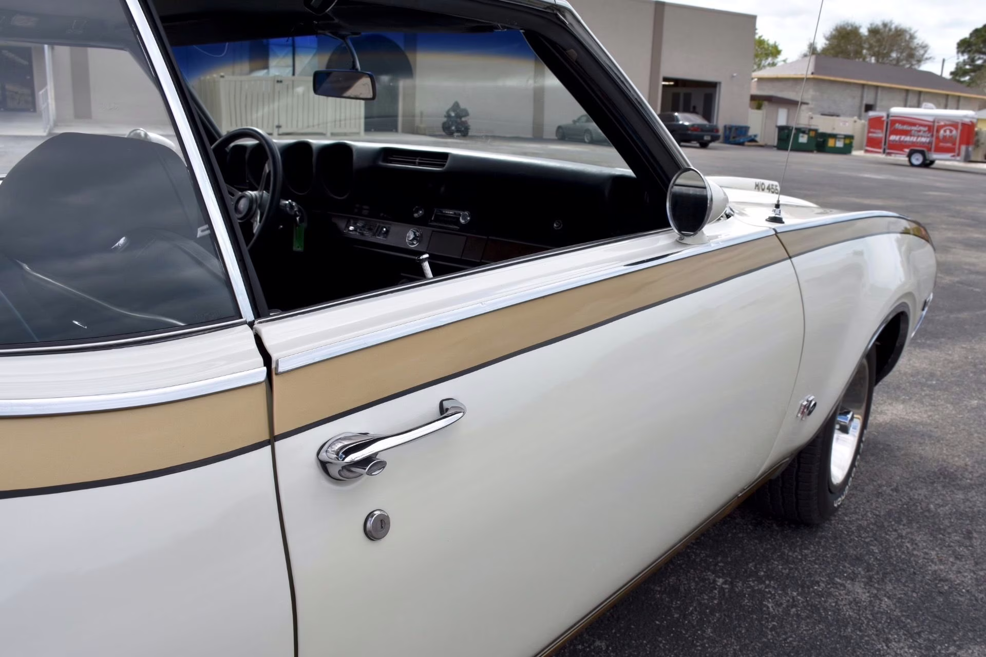 1969 White Oldsmobile 442 Coupe