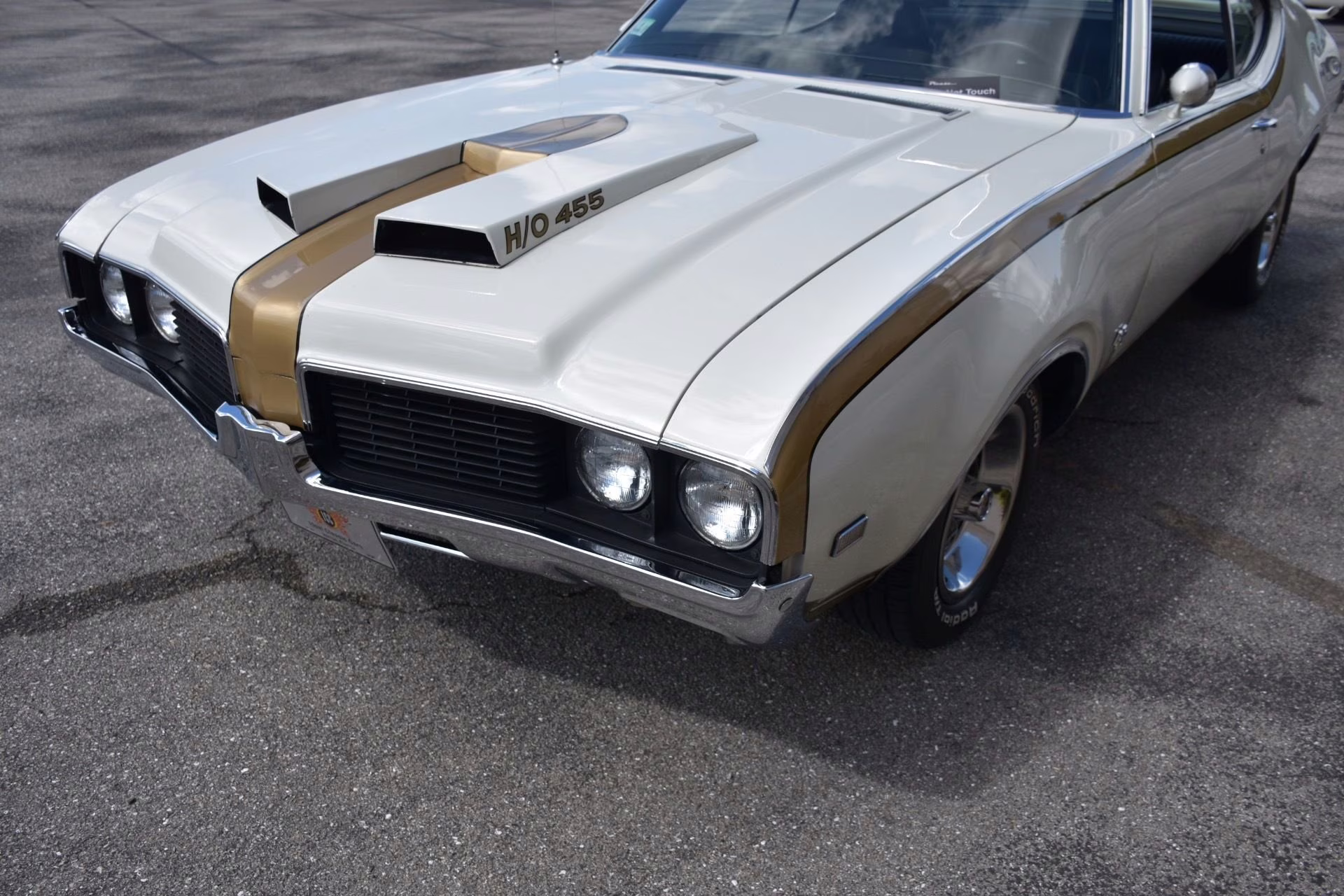 1969 White Oldsmobile 442 Coupe