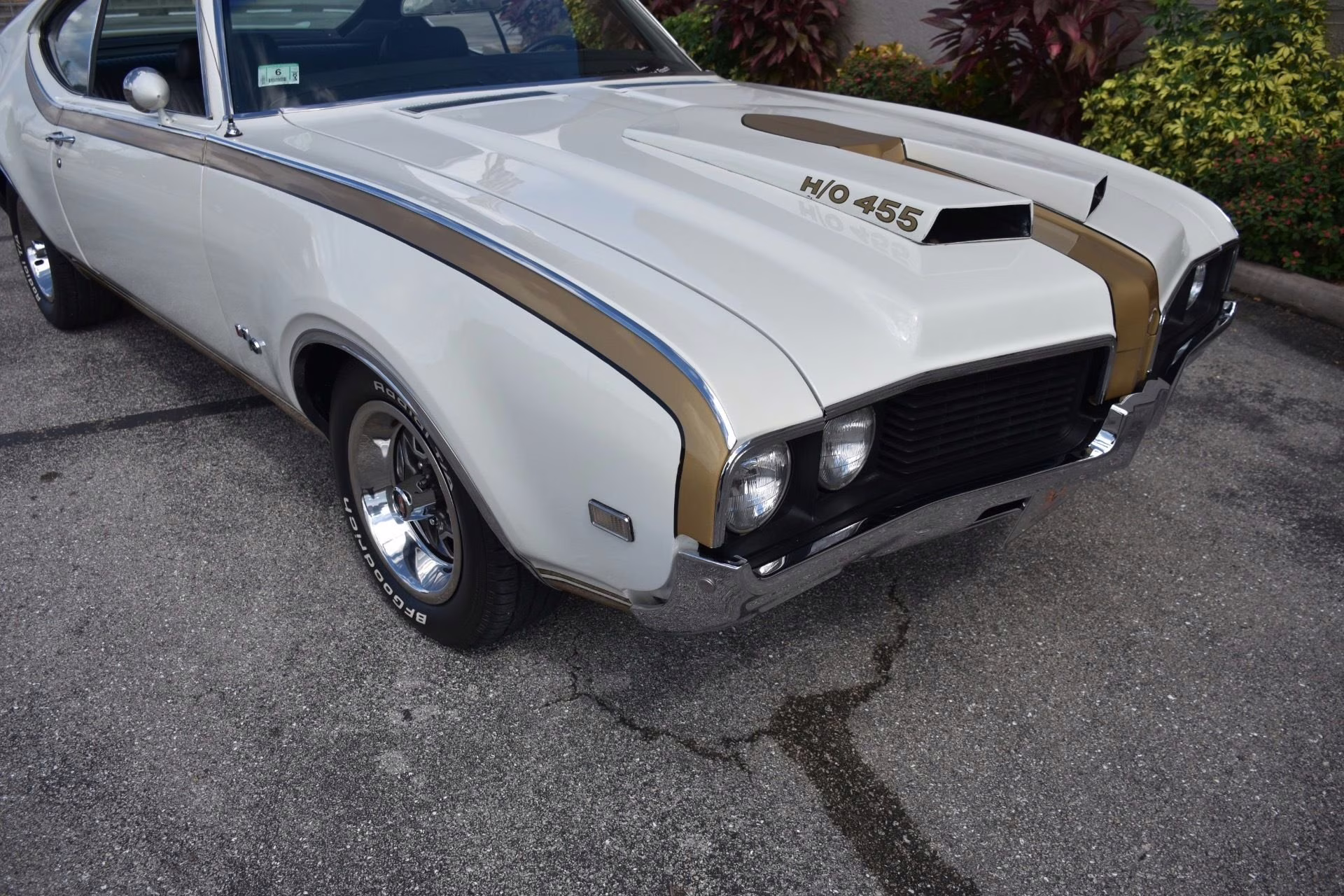 1969 White Oldsmobile 442 Coupe