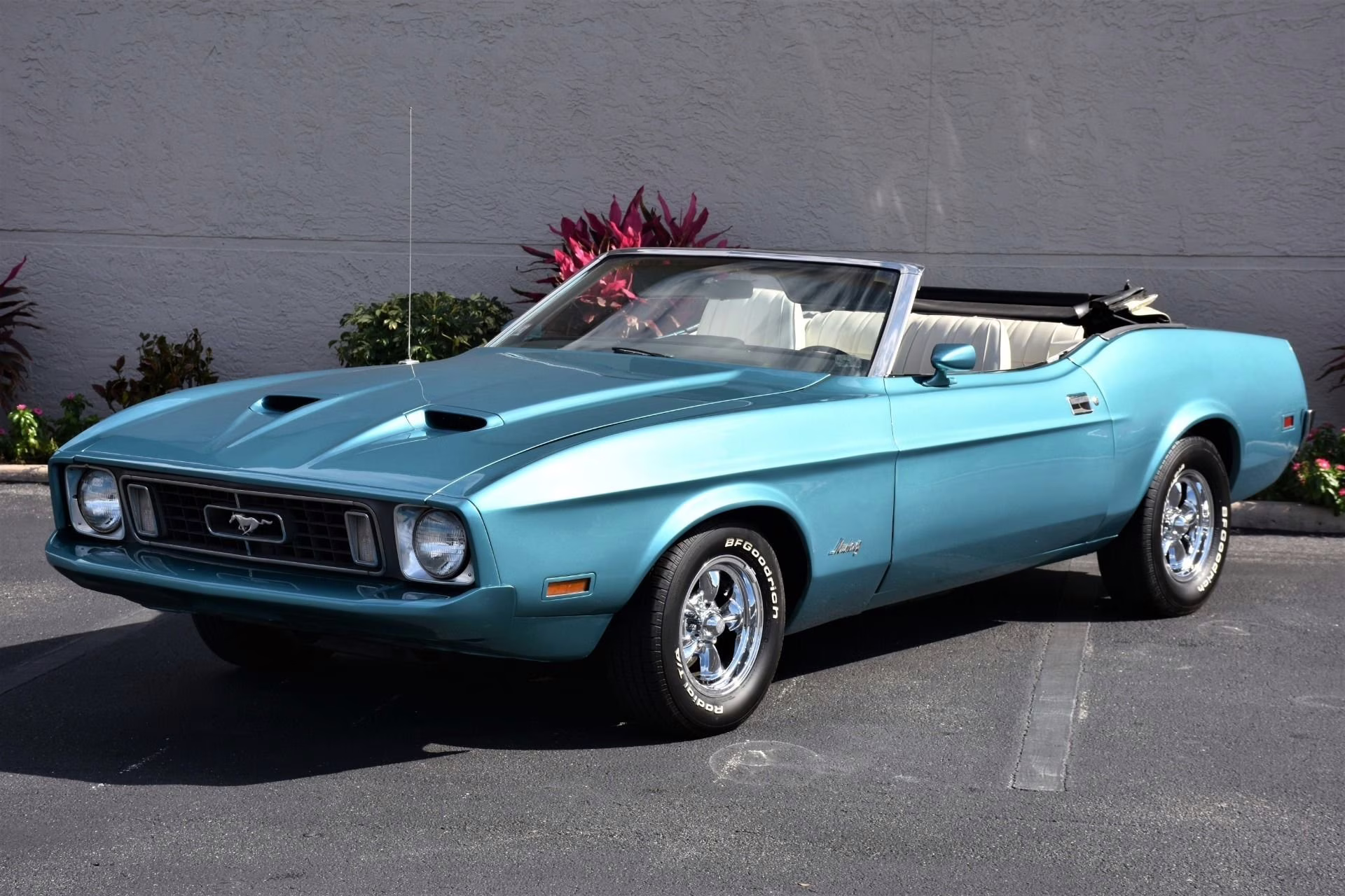 1973 Turquoise Metallic Ford Mustang
