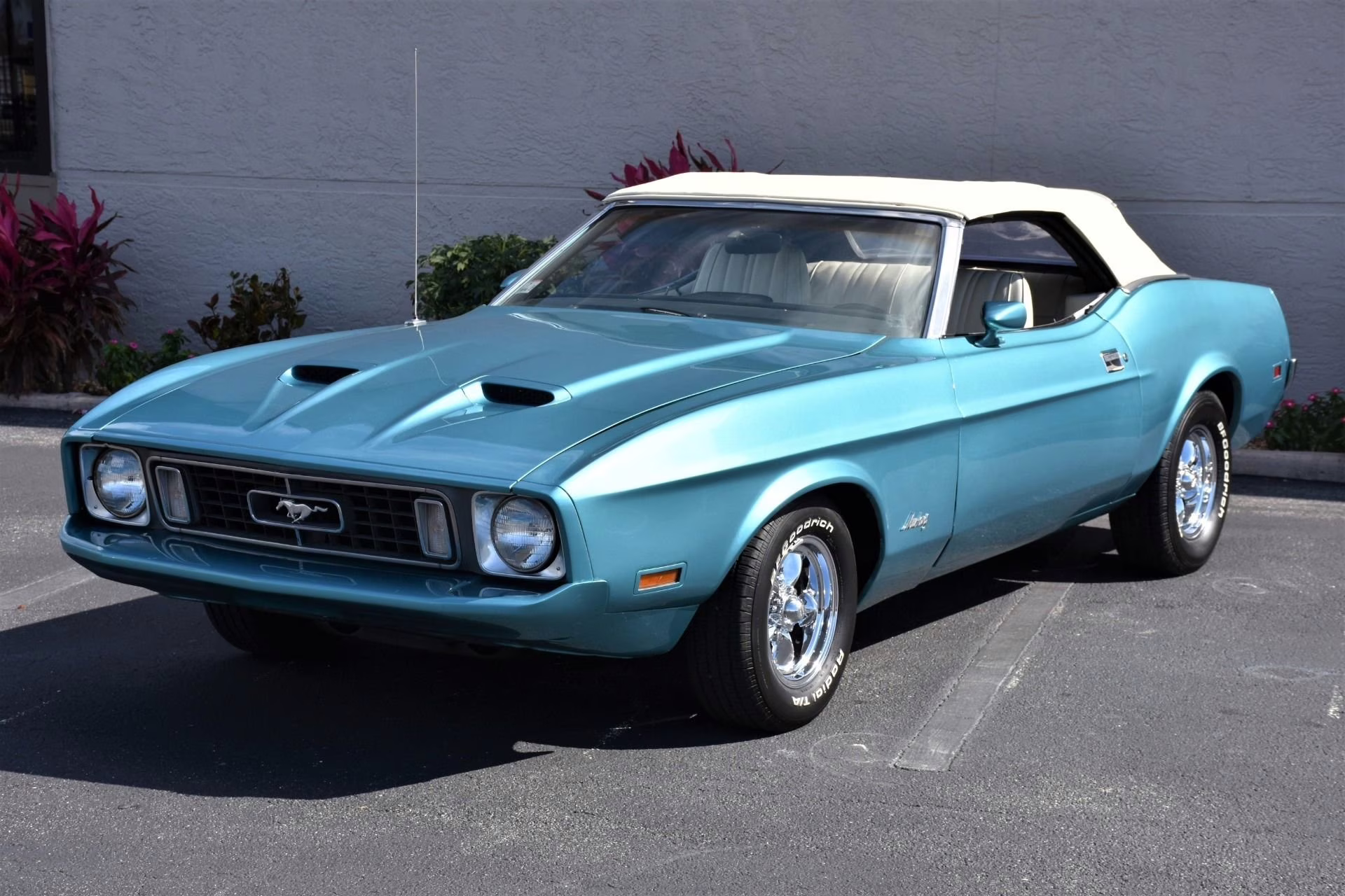 1973 Turquoise Metallic Ford Mustang