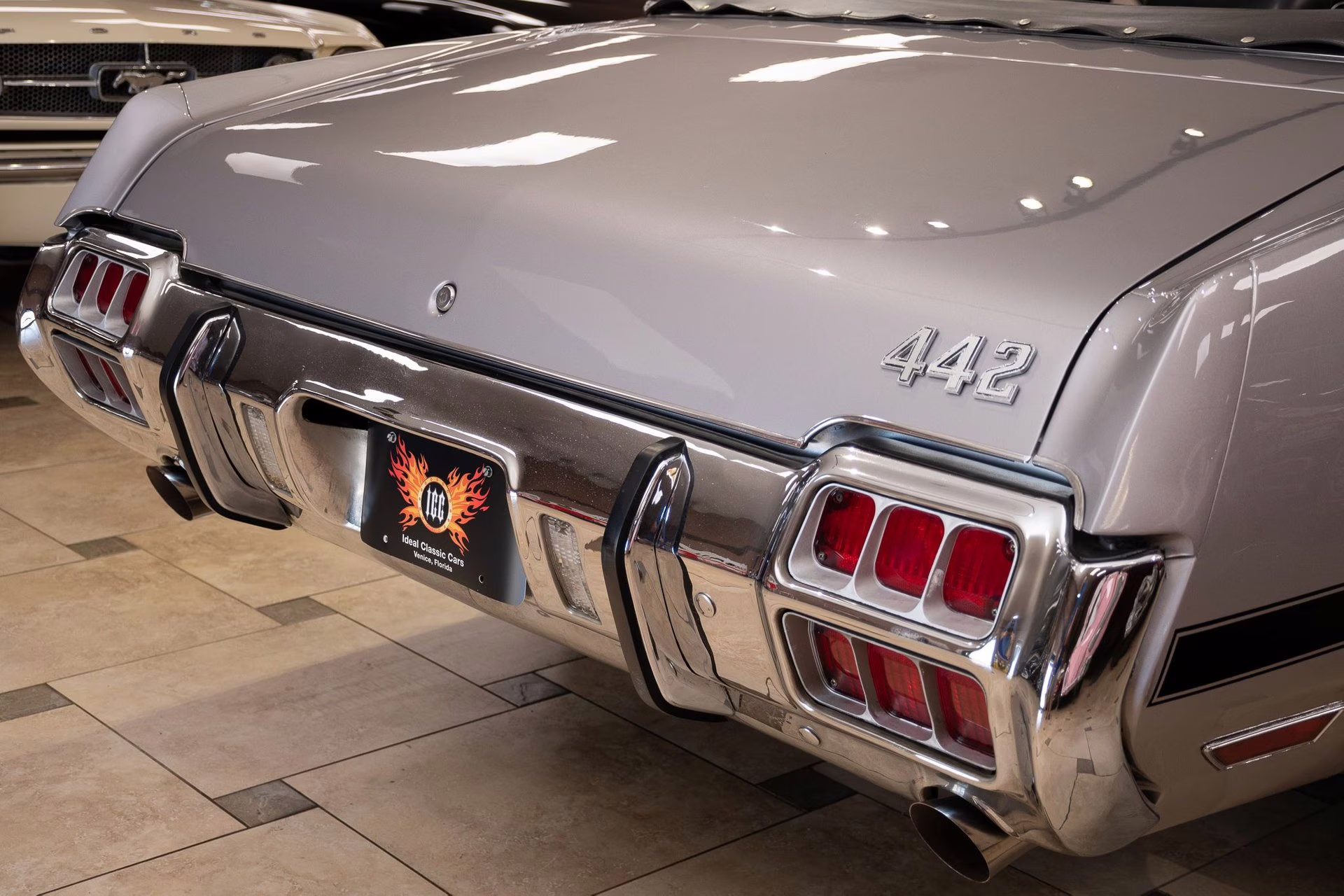 1972 Silver Pewter Poly Oldsmobile 442