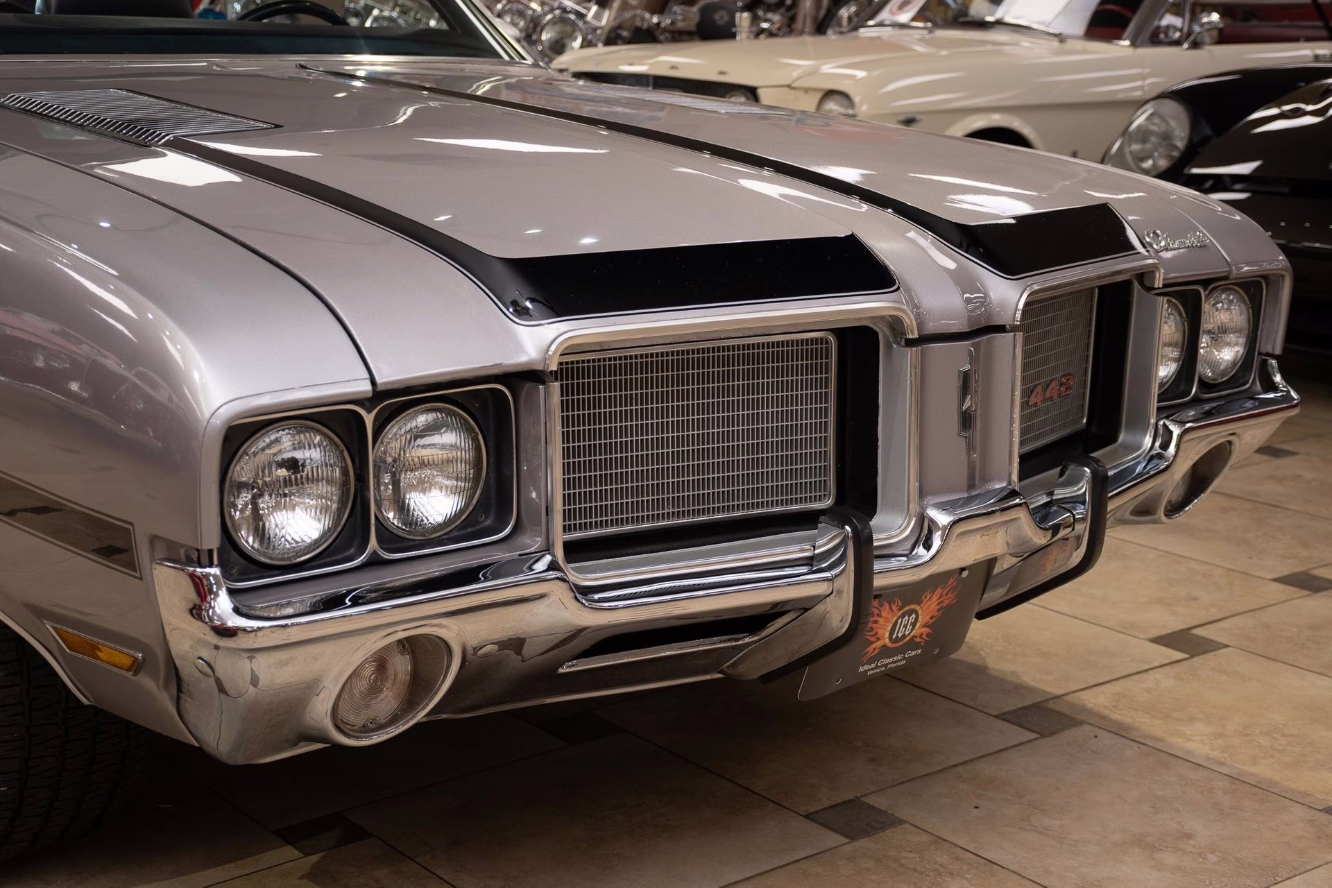 1972 Silver Pewter Poly Oldsmobile 442