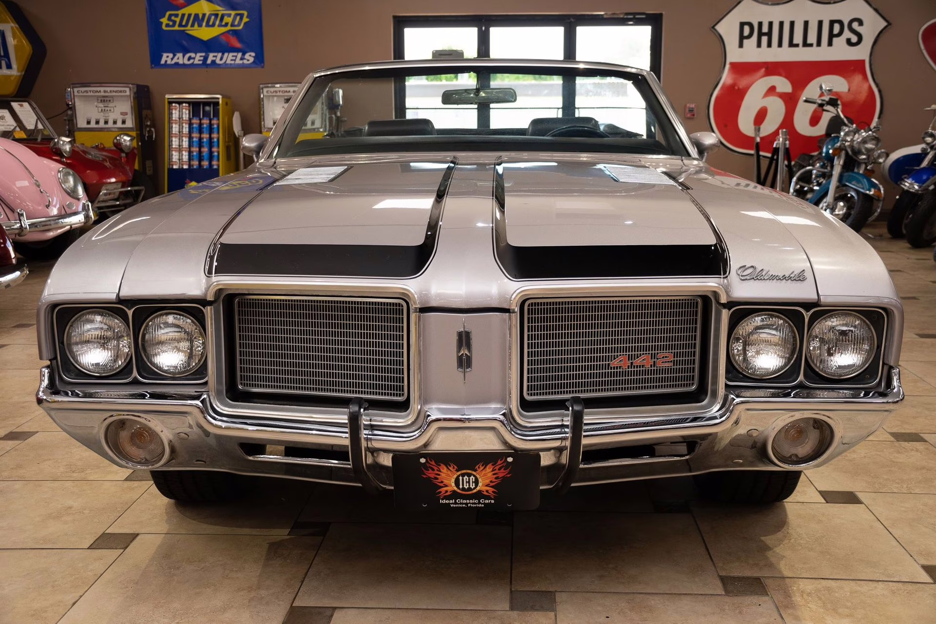 1972 Silver Pewter Poly Oldsmobile 442