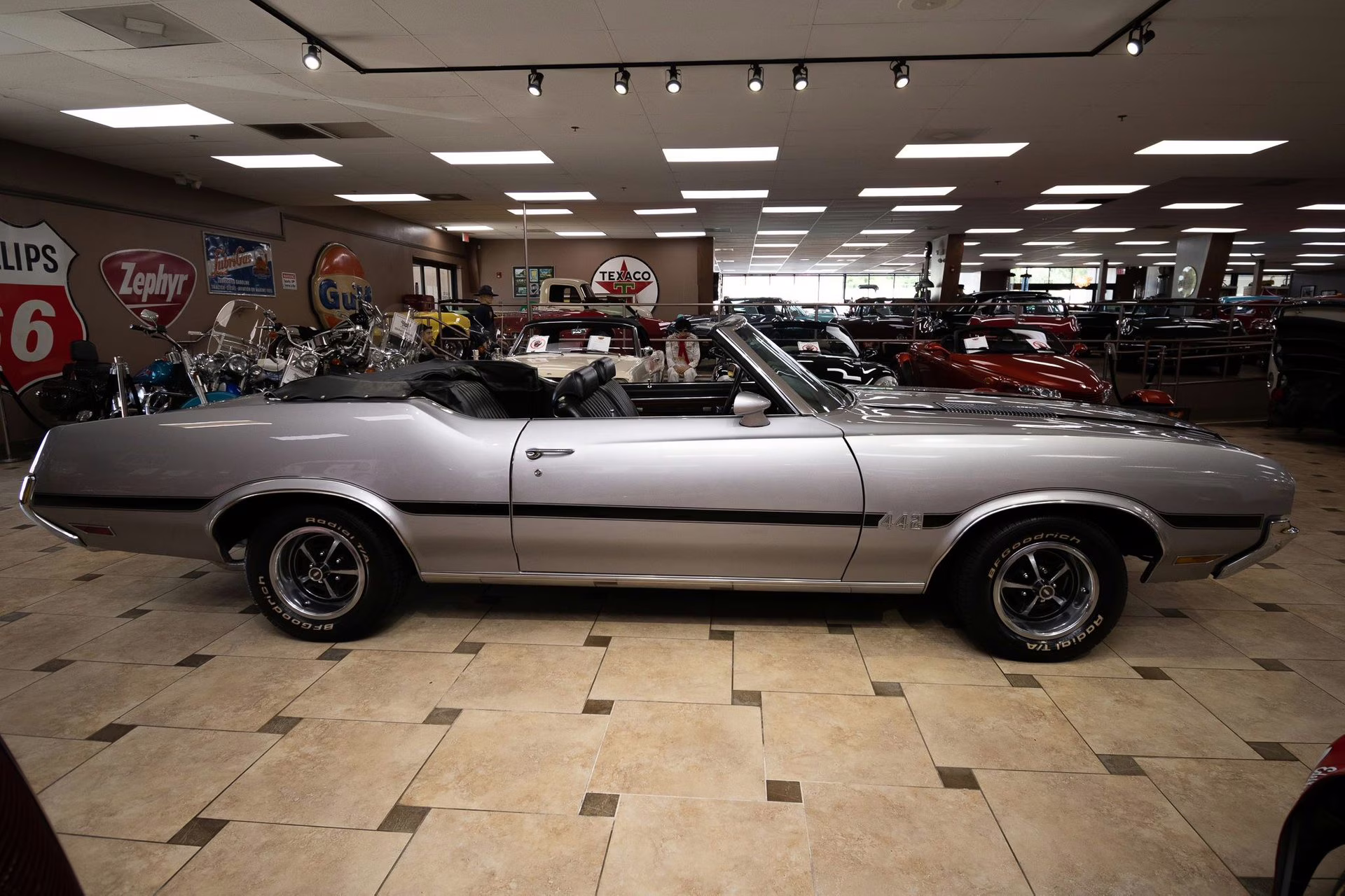 1972 Silver Pewter Poly Oldsmobile 442