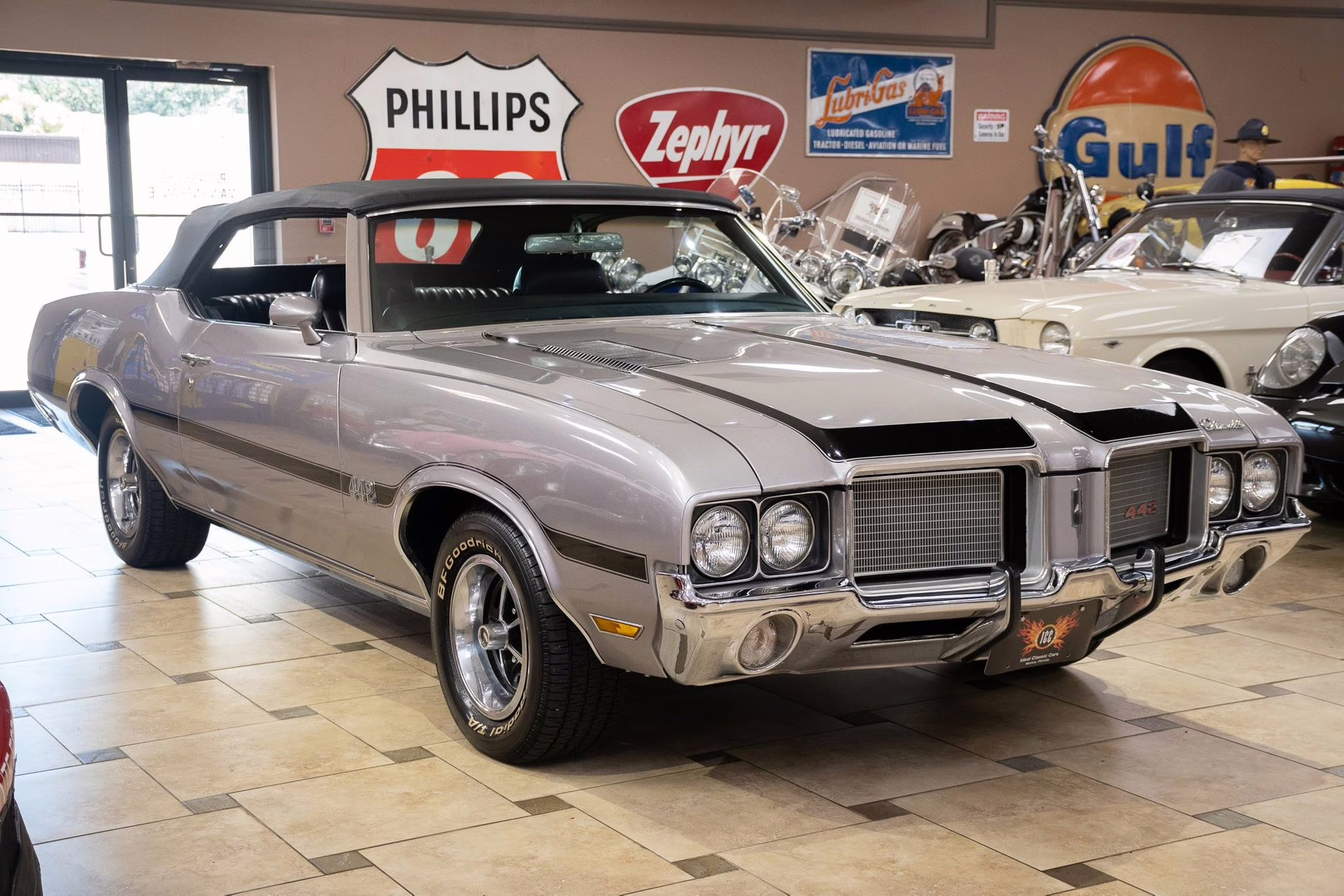 1972 Silver Pewter Poly Oldsmobile 442