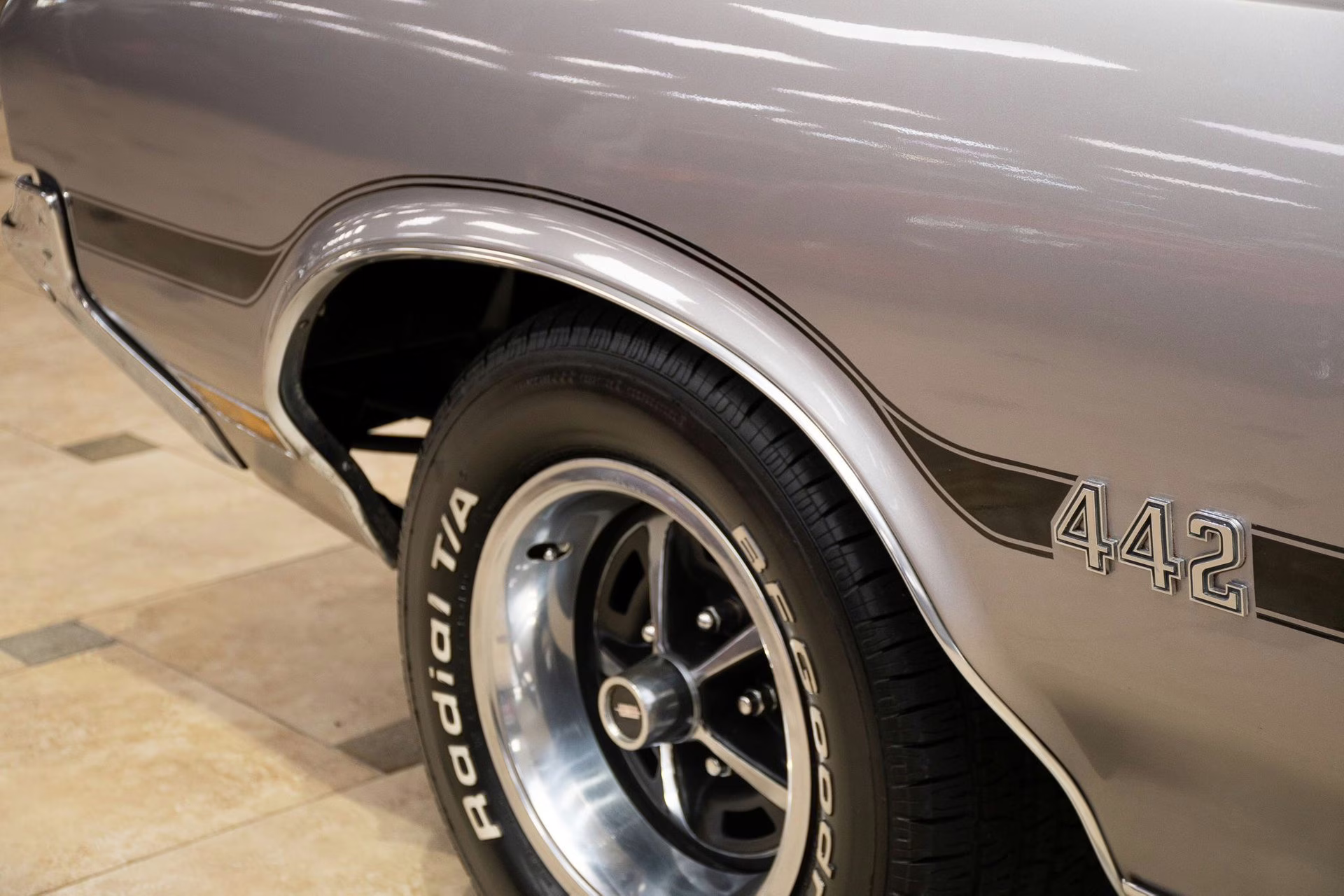 1972 Silver Pewter Poly Oldsmobile 442