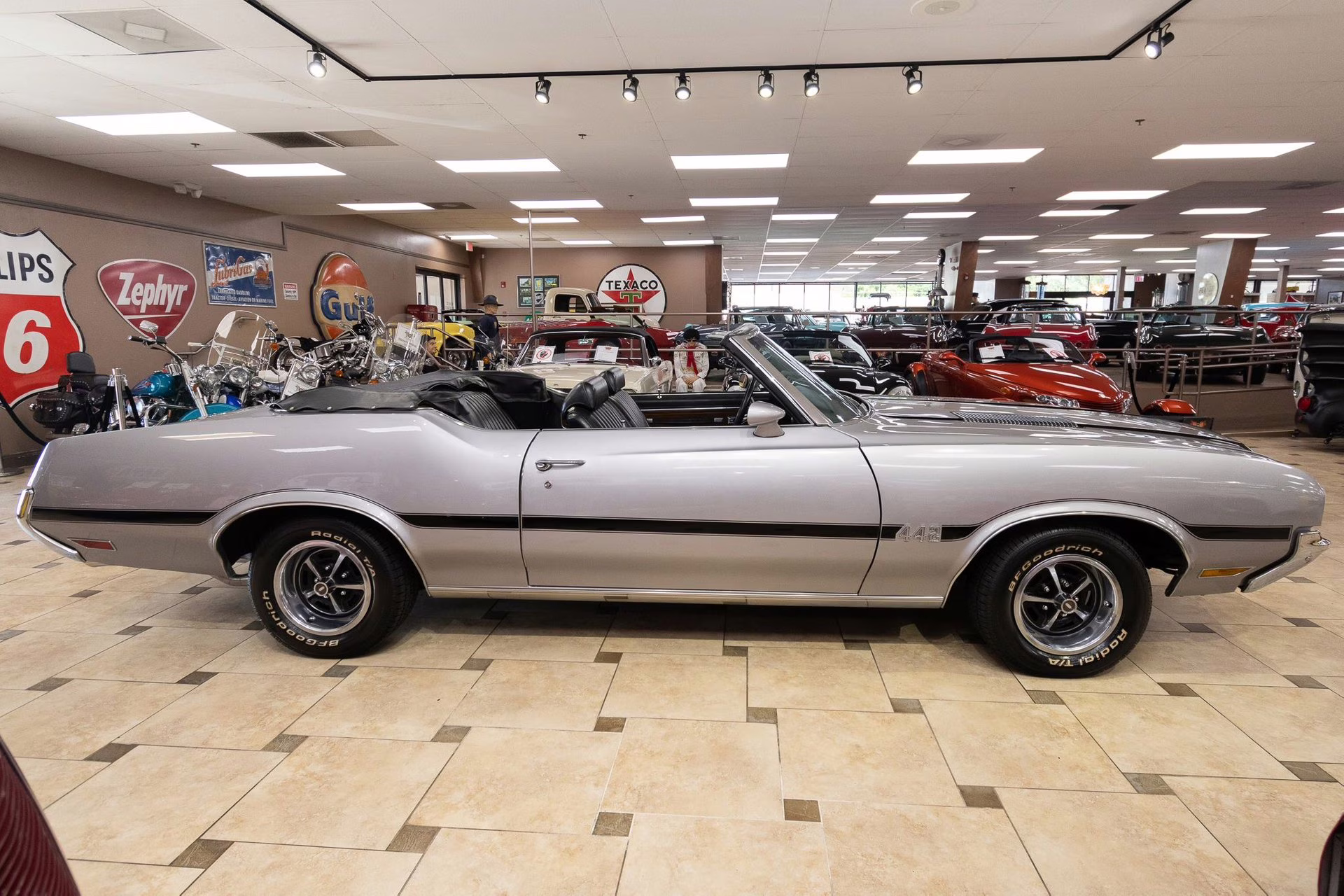 1972 Silver Pewter Poly Oldsmobile 442