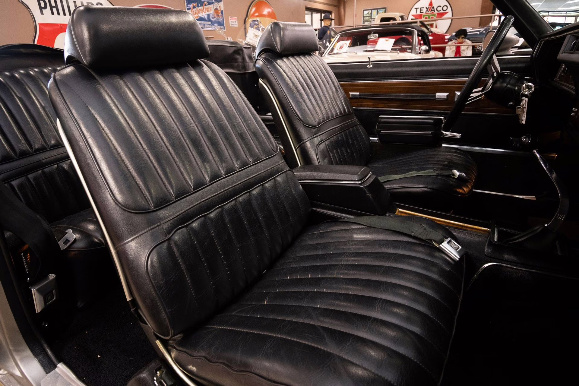 1972 Silver Pewter Poly Oldsmobile 442