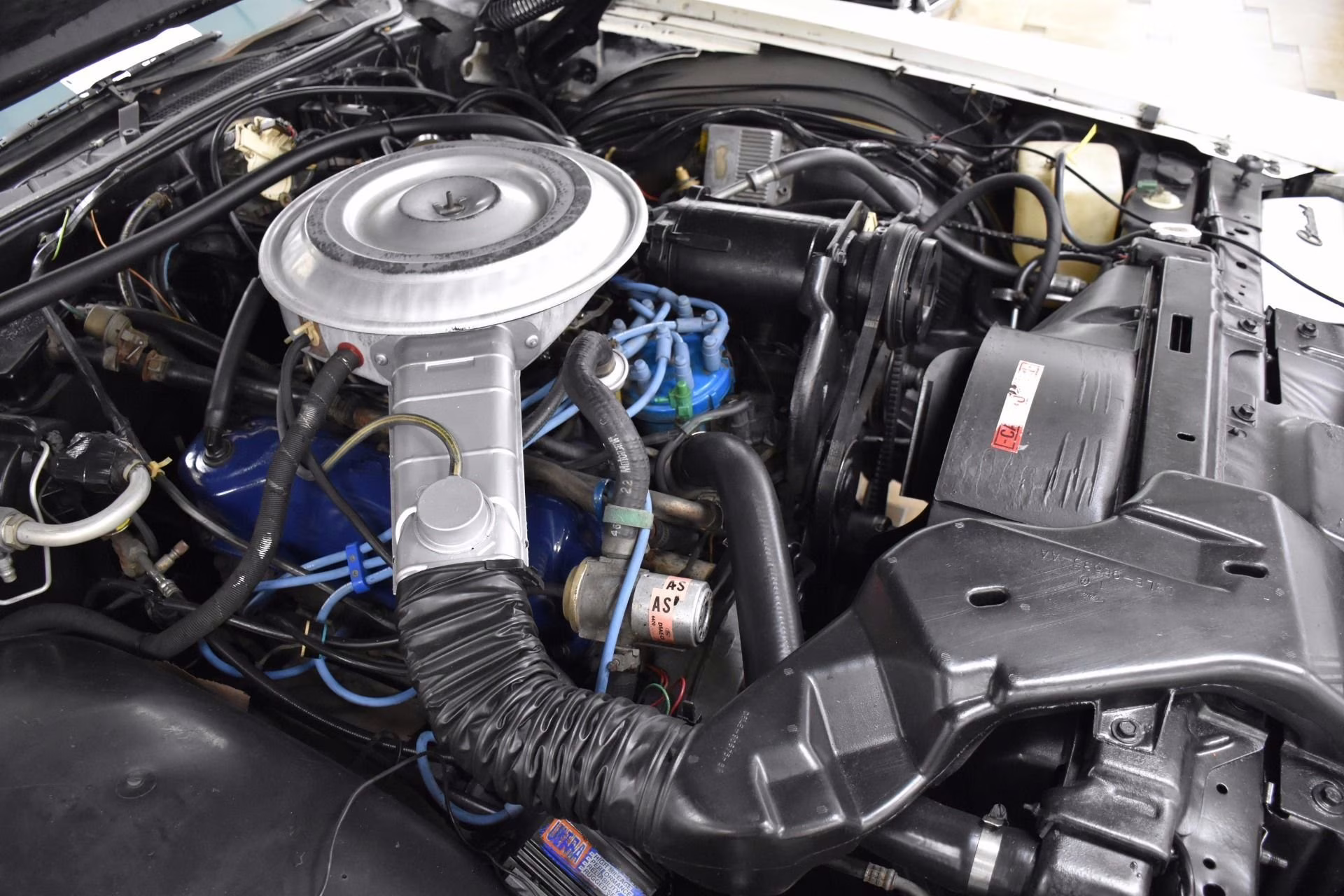 1979 Dark Blue and White Lincoln Continental Mark V