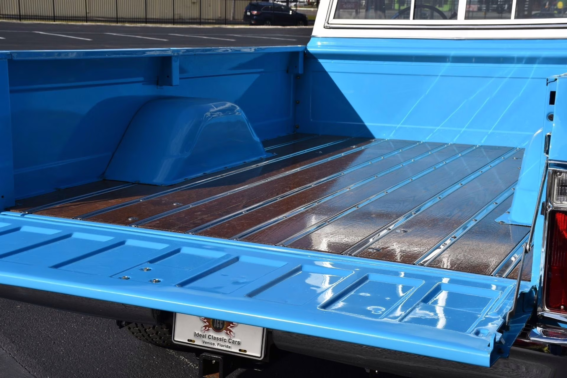 1972 Blue and White Chevrolet 4x4 K20