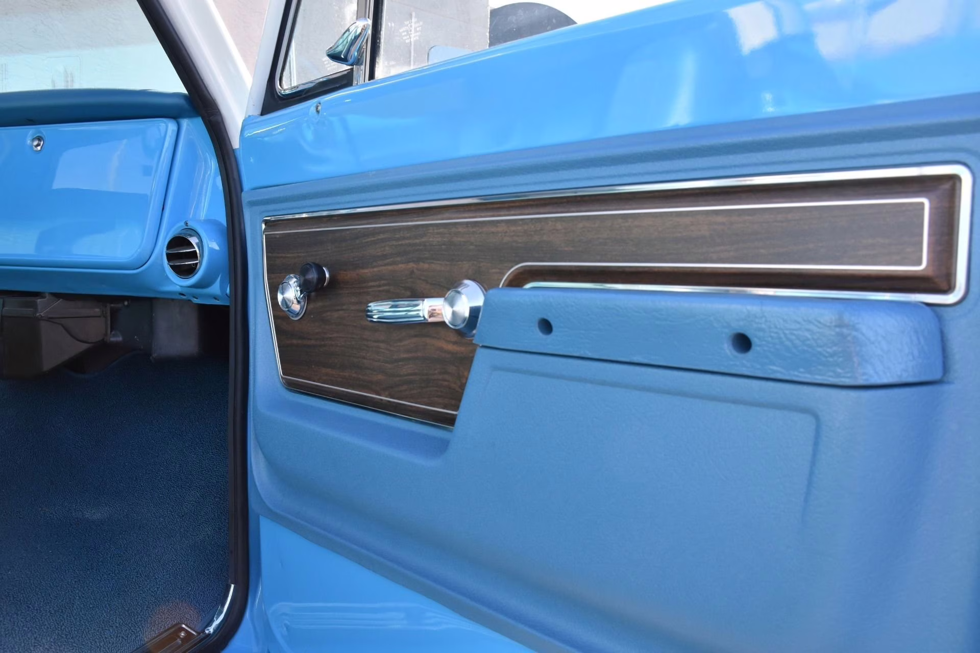 1972 Blue and White Chevrolet 4x4 K20