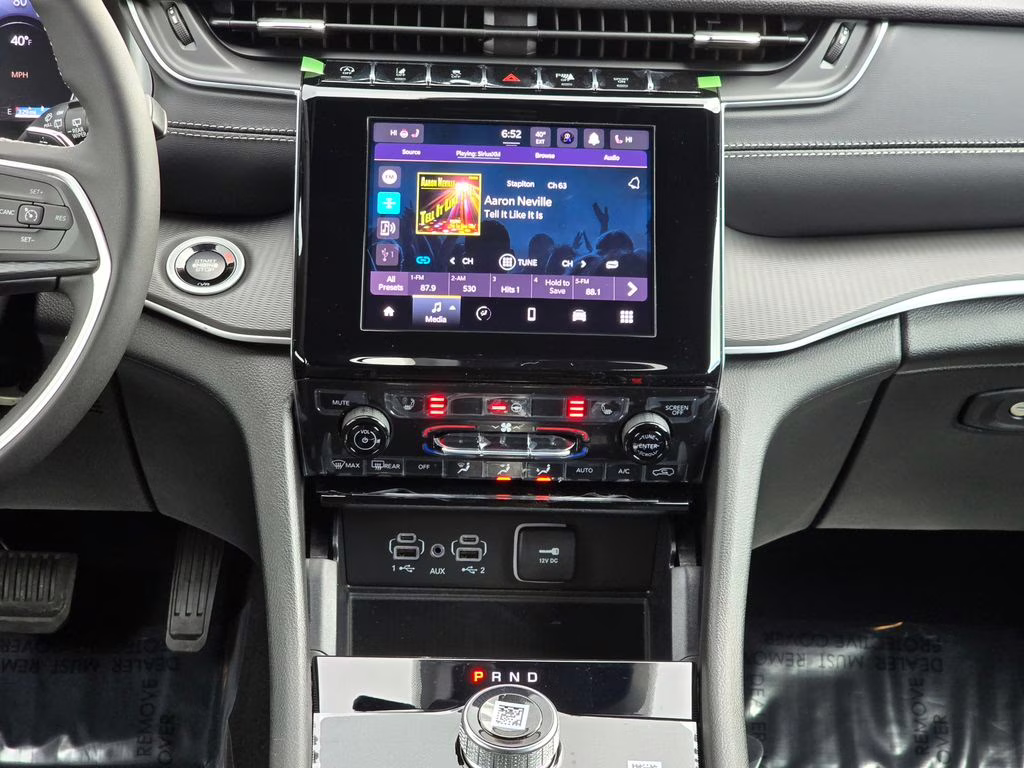 2025 Diamond Black Crystal Pearlcoat Jeep Grand Cherokee L Laredo 4X4 SUV