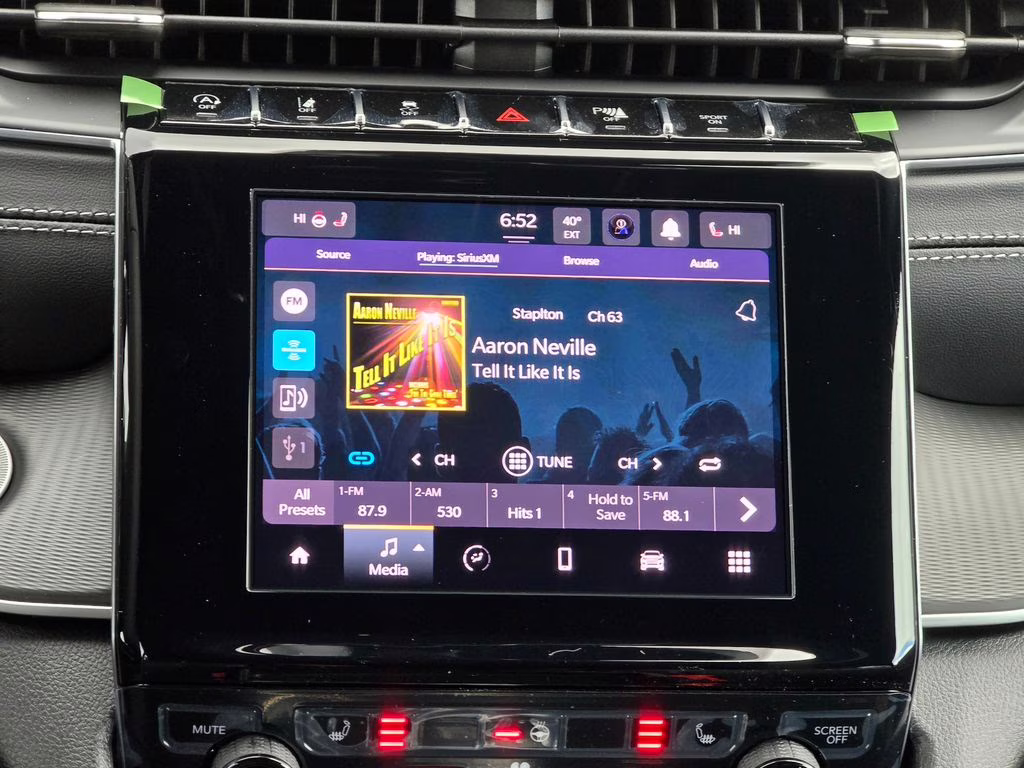 2025 Diamond Black Crystal Pearlcoat Jeep Grand Cherokee L Laredo 4X4 SUV