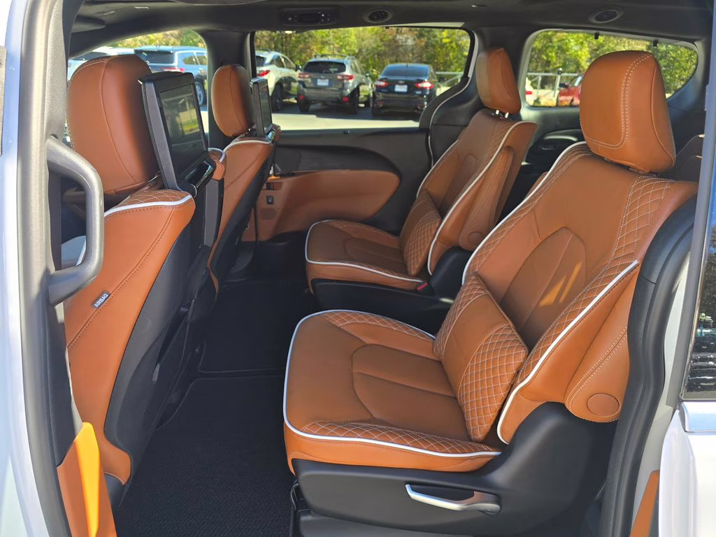 2026 Bright White Clearcoat Chrysler Pacifica Pinnacle FWD Van