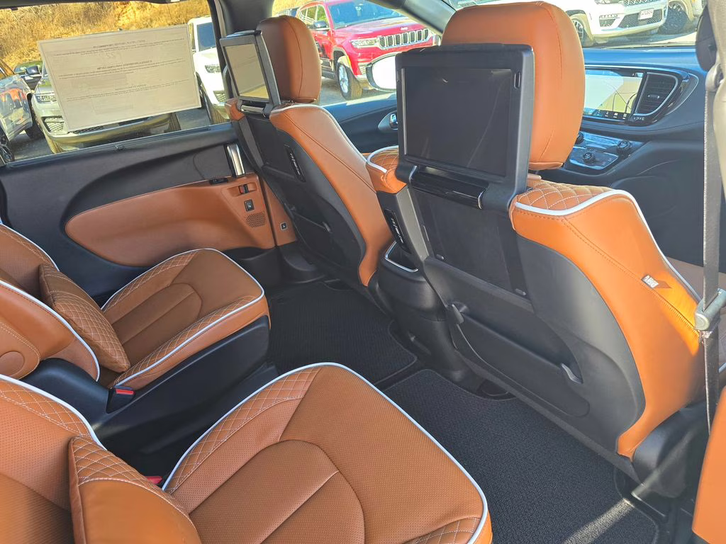 2026 Bright White Clearcoat Chrysler Pacifica Pinnacle FWD Van