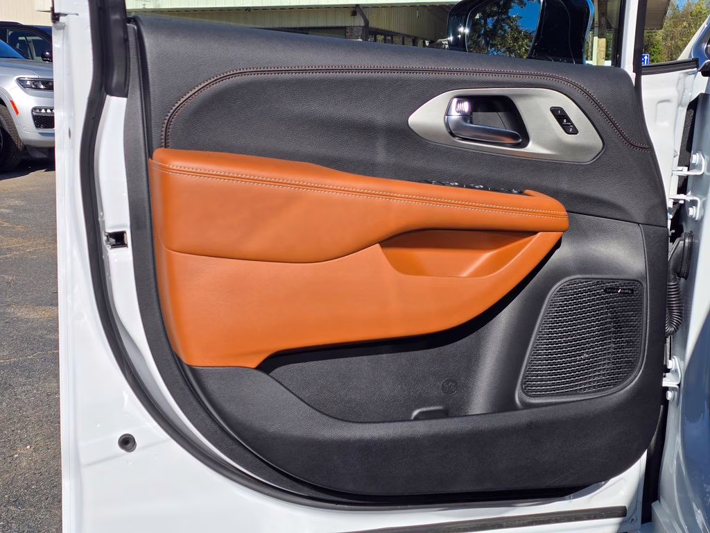 2026 Bright White Clearcoat Chrysler Pacifica Pinnacle FWD Van