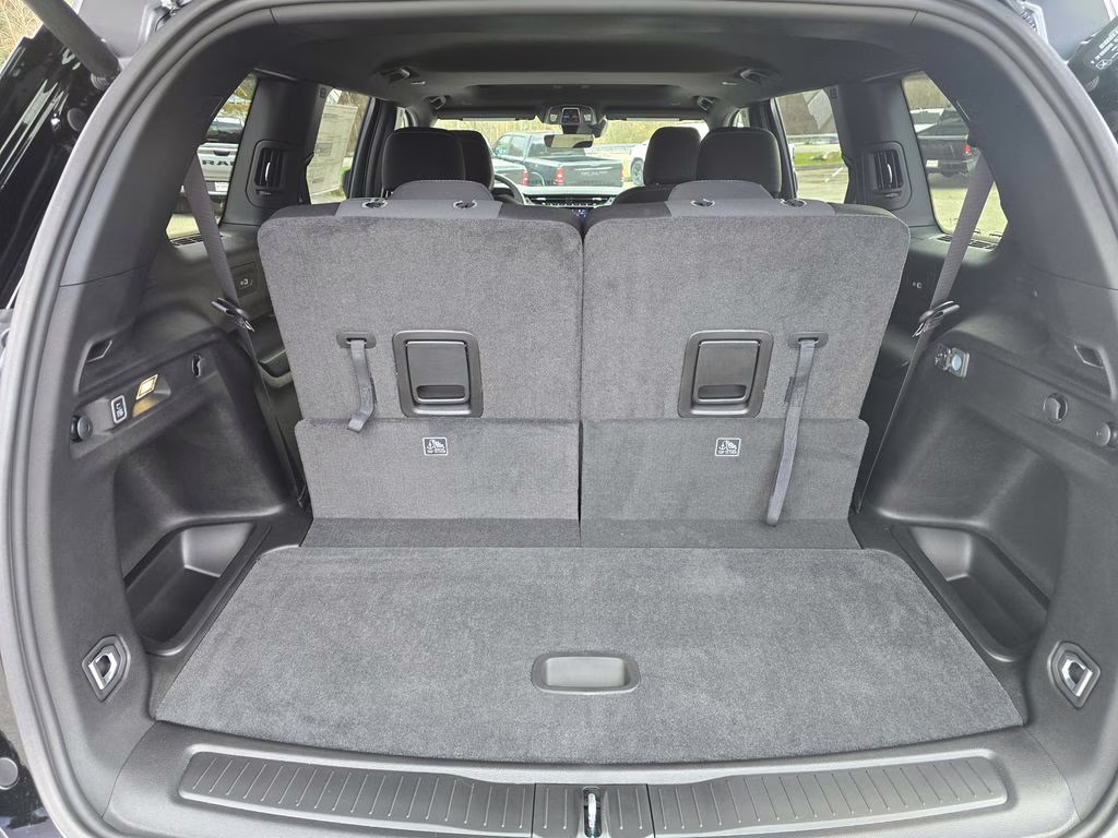 2025 Diamond Black Crystal Pearlcoat Jeep Grand Cherokee L Laredo 4X4 SUV