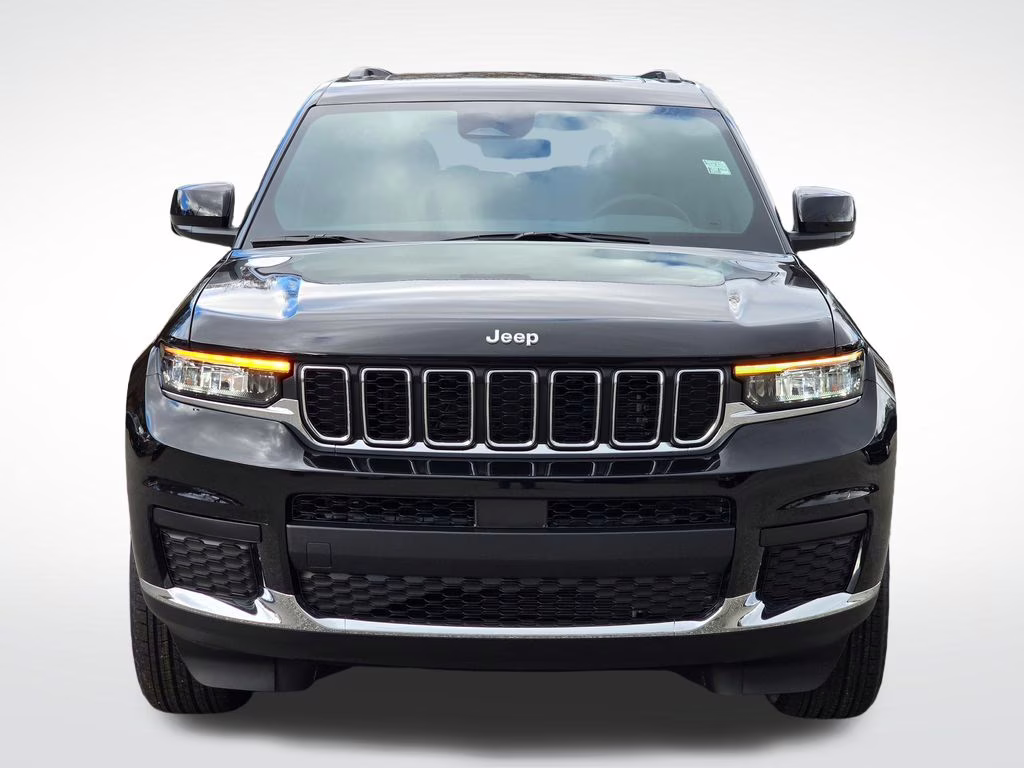 2025 Diamond Black Crystal Pearlcoat Jeep Grand Cherokee L Laredo 4X4 SUV