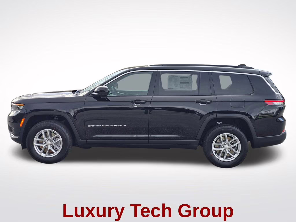 2025 Diamond Black Crystal Pearlcoat Jeep Grand Cherokee L Laredo 4X4 SUV