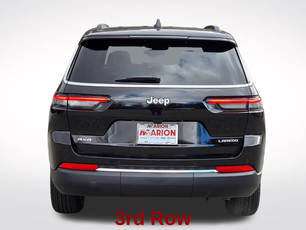 2025 Diamond Black Crystal Pearlcoat Jeep Grand Cherokee L Laredo 4X4 SUV