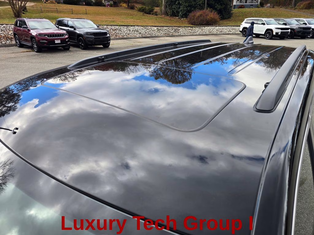 2025 Diamond Black Crystal Pearlcoat Jeep Grand Cherokee L Laredo 4X4 SUV