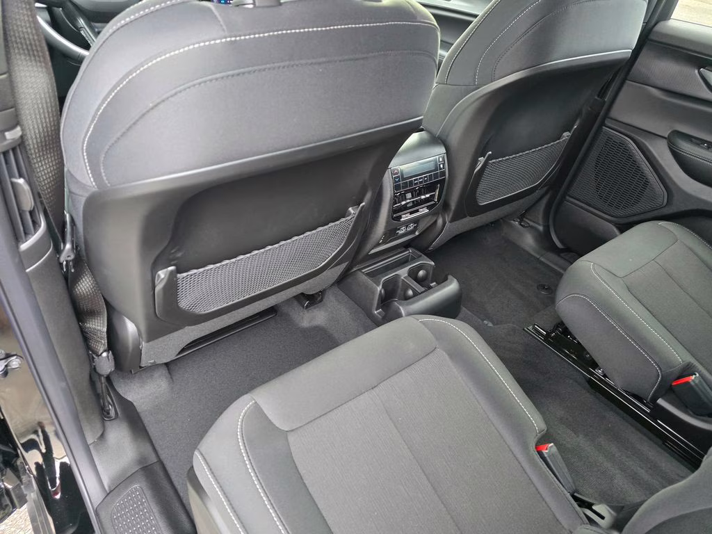 2025 Diamond Black Crystal Pearlcoat Jeep Grand Cherokee L Laredo 4X4 SUV