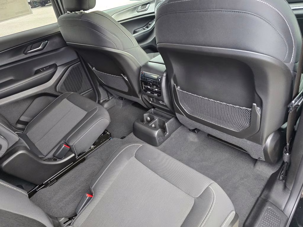 2025 Diamond Black Crystal Pearlcoat Jeep Grand Cherokee L Laredo 4X4 SUV