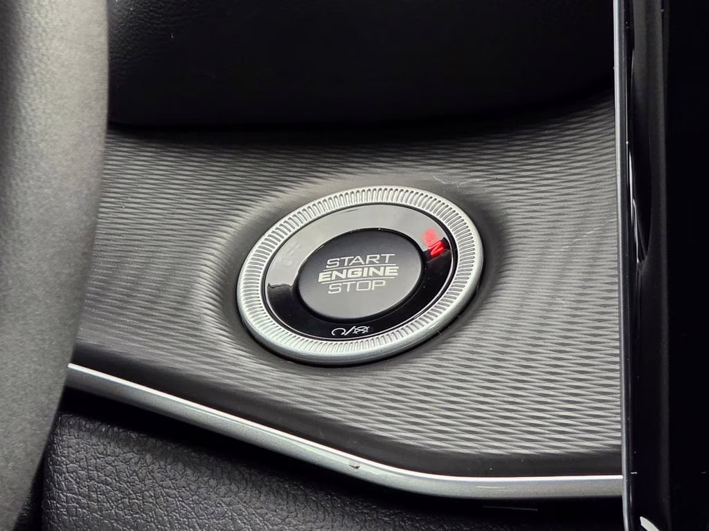 2025 Diamond Black Crystal Pearlcoat Jeep Grand Cherokee L Laredo 4X4 SUV