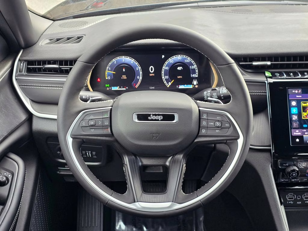 2025 Diamond Black Crystal Pearlcoat Jeep Grand Cherokee L Laredo 4X4 SUV