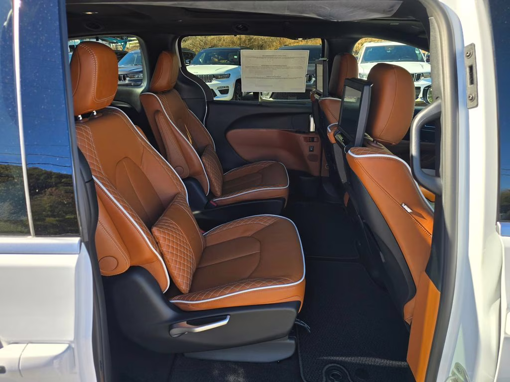 2026 Bright White Clearcoat Chrysler Pacifica Pinnacle FWD Van