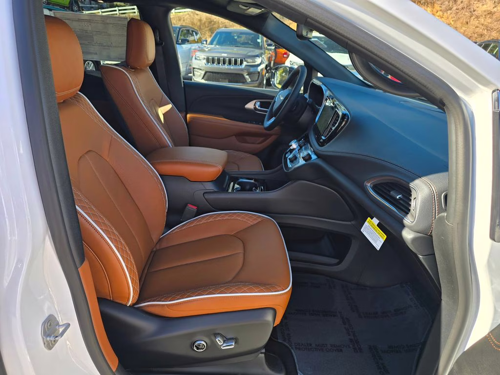 2026 Bright White Clearcoat Chrysler Pacifica Pinnacle FWD Van