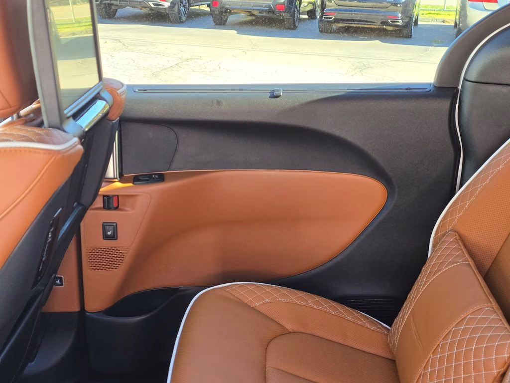 2026 Bright White Clearcoat Chrysler Pacifica Pinnacle FWD Van