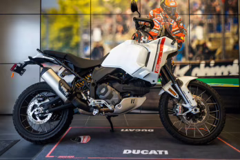 2026 MATTE STAR WHITE Ducati DESERTX 937