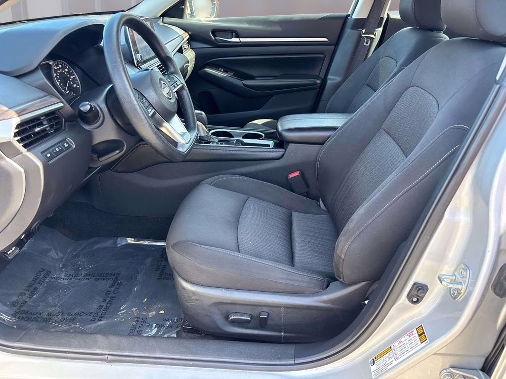 2023 Brilliant Silver Metallic Nissan Altima 2.5 SV FWD Sedan