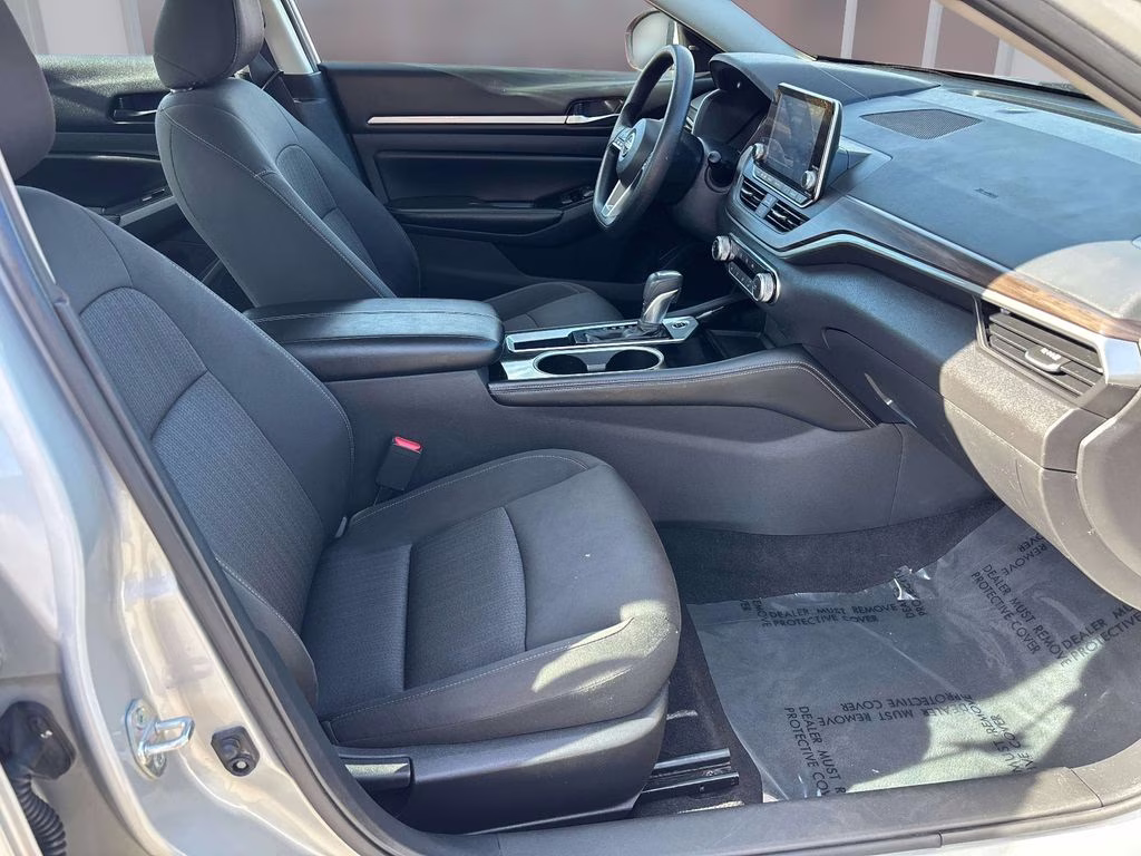 2023 Brilliant Silver Metallic Nissan Altima 2.5 SV FWD Sedan