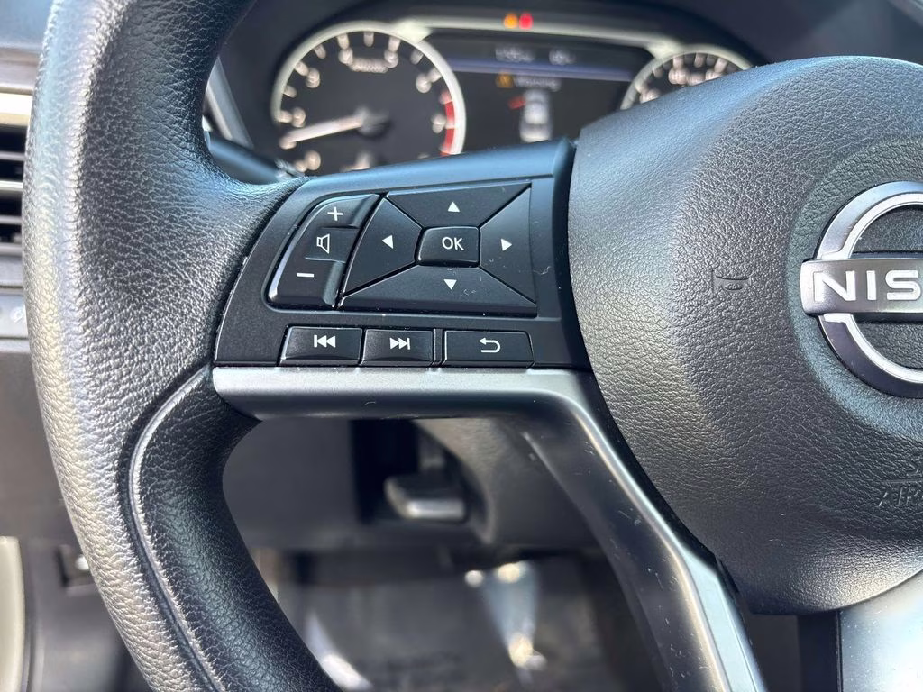 2023 Brilliant Silver Metallic Nissan Altima 2.5 SV FWD Sedan