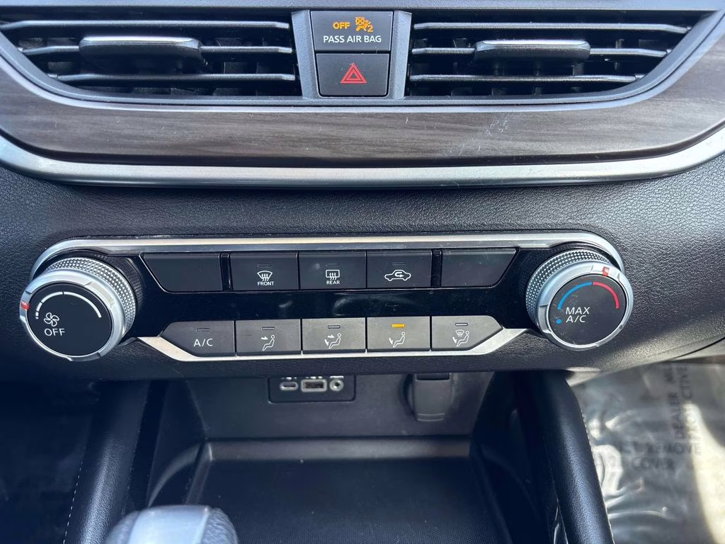 2023 Brilliant Silver Metallic Nissan Altima 2.5 SV FWD Sedan